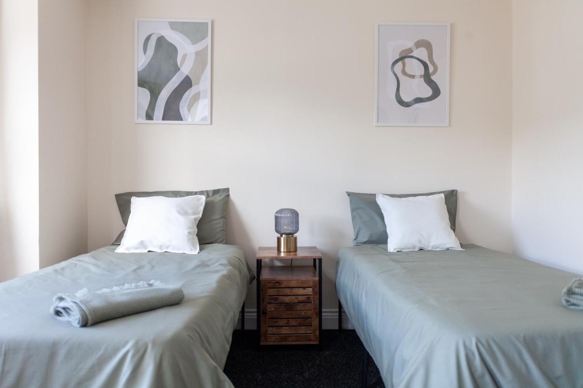 Arte Stays Serviced Houses Stratford - 3 Bedrooms 2 Bathrooms Houses London, Stratford, Maryland, Free Parking, Garden, Weekly Or Monthly Stays - Up To 8 Guests Exterior foto