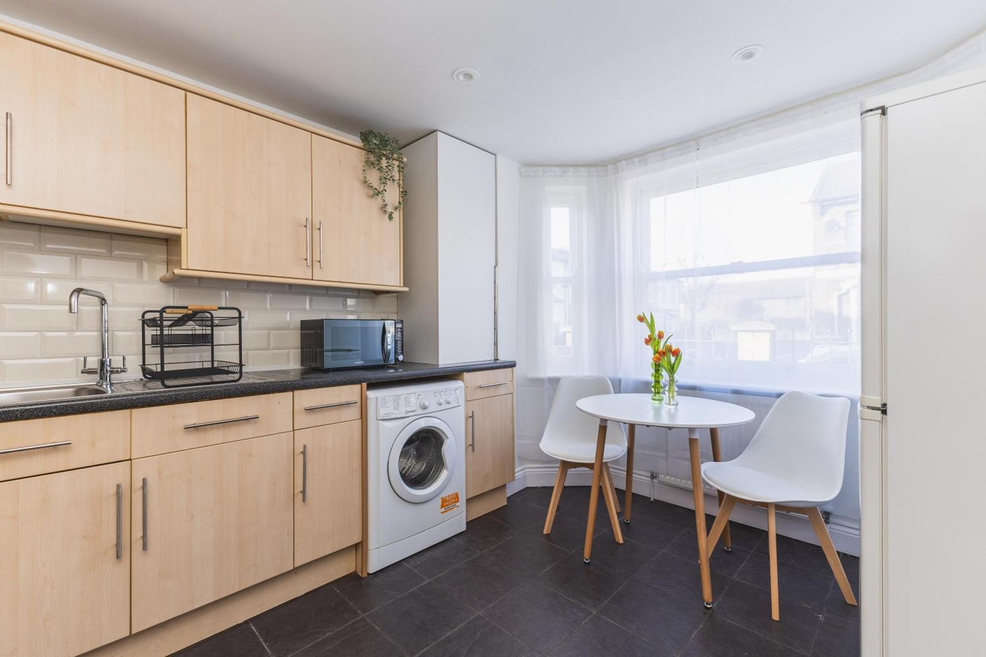 Arte Stays Serviced Houses Stratford - 3 Bedrooms 2 Bathrooms Houses London, Stratford, Maryland, Free Parking, Garden, Weekly Or Monthly Stays - Up To 8 Guests Exterior foto